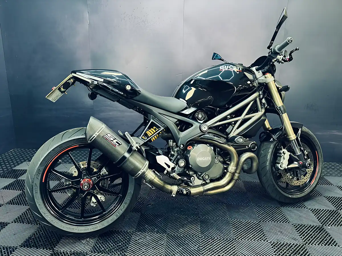 Used 2011 Ducati Monster Evo Black - Interior and Exterior details 13