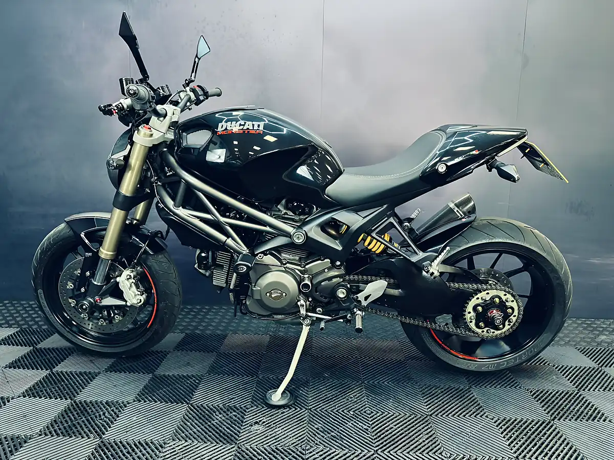 Used 2011 Ducati Monster Evo Black - Interior and Exterior details 3