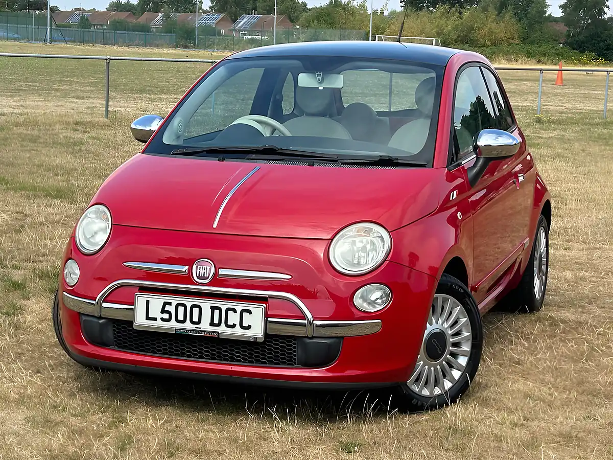 Used 2011 Fiat 500 Lounge Red - Front View
