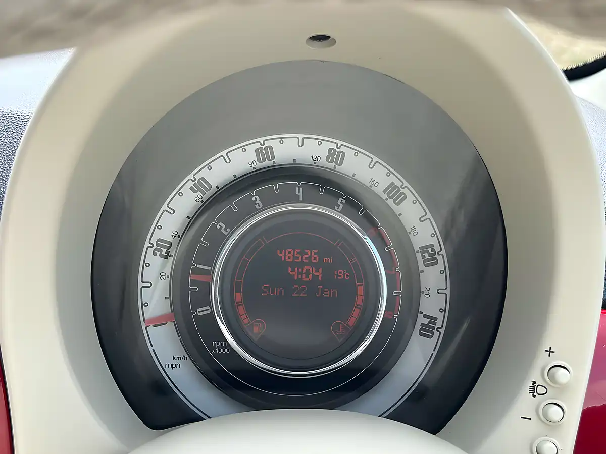 Used 2011 Fiat 500 Lounge Red - Interior and Exterior details 15