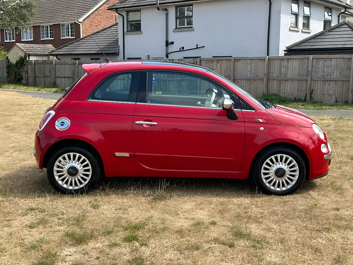 Used 2011 Fiat 500 Lounge Red - Interior and Exterior details 4