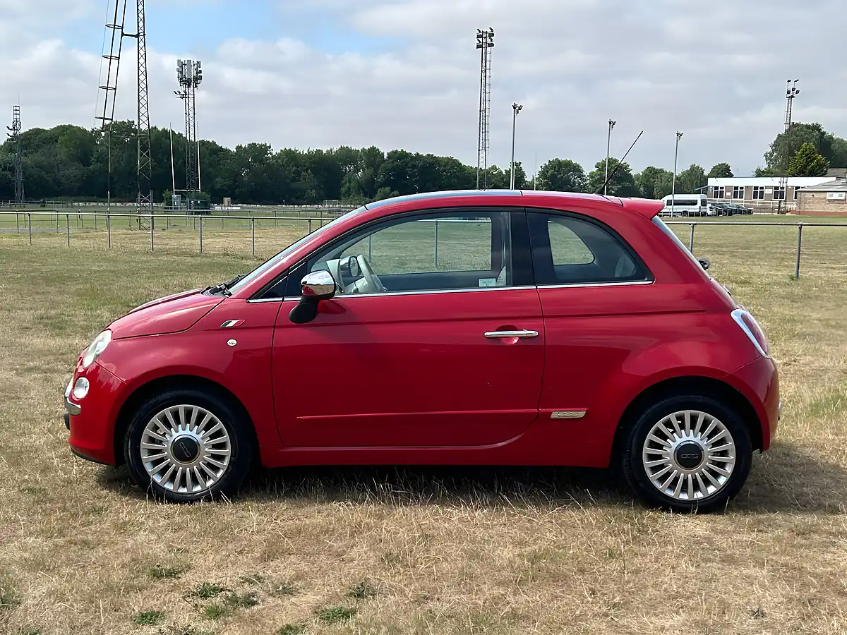 Used 2011 Fiat 500 Lounge Red - Interior and Exterior details 8