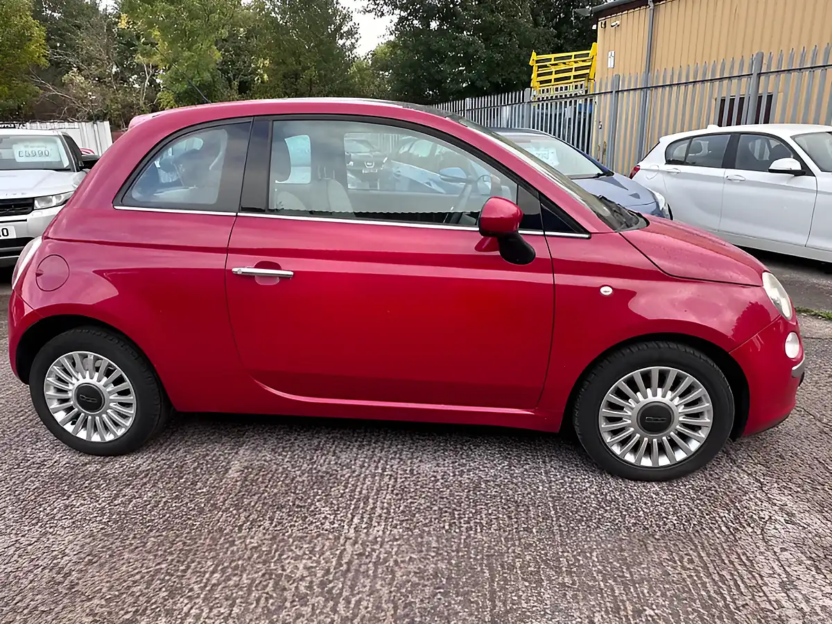 Used 2011 Fiat 500 Lounge Red - Interior and Exterior details 12