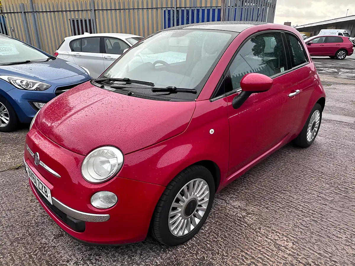 Used 2011 Fiat 500 Lounge Red - Interior and Exterior details 17