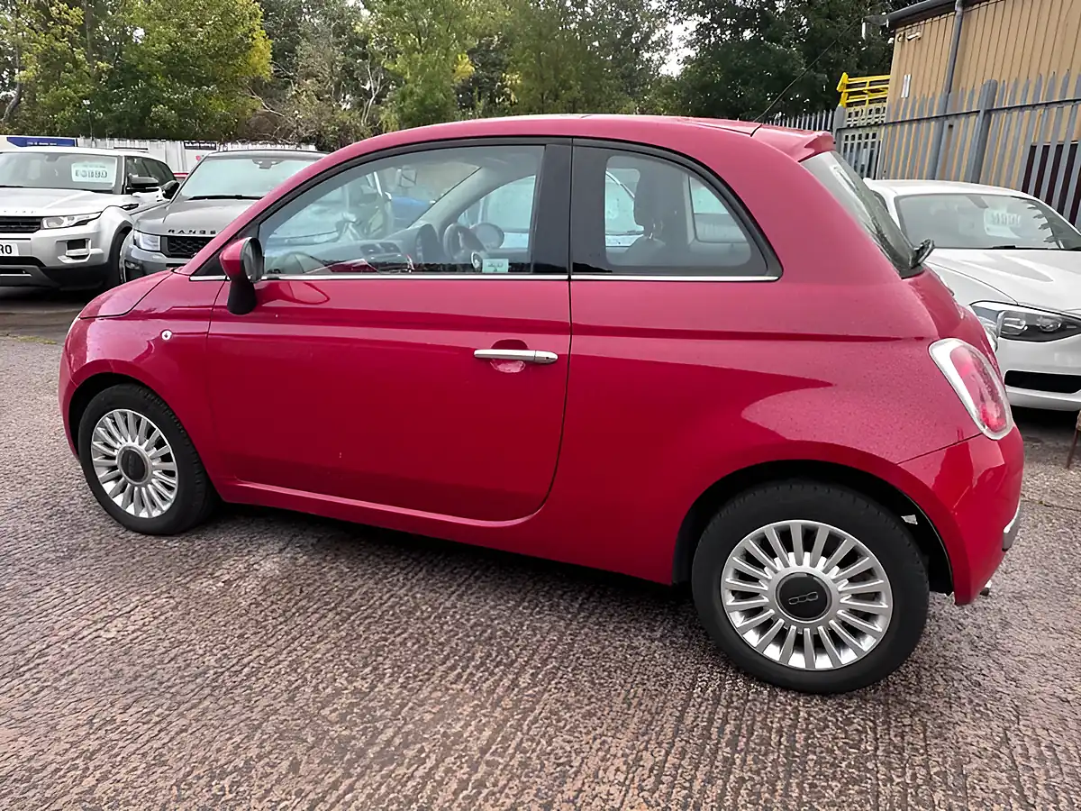 Used 2011 Fiat 500 Lounge Red - Interior and Exterior details 4