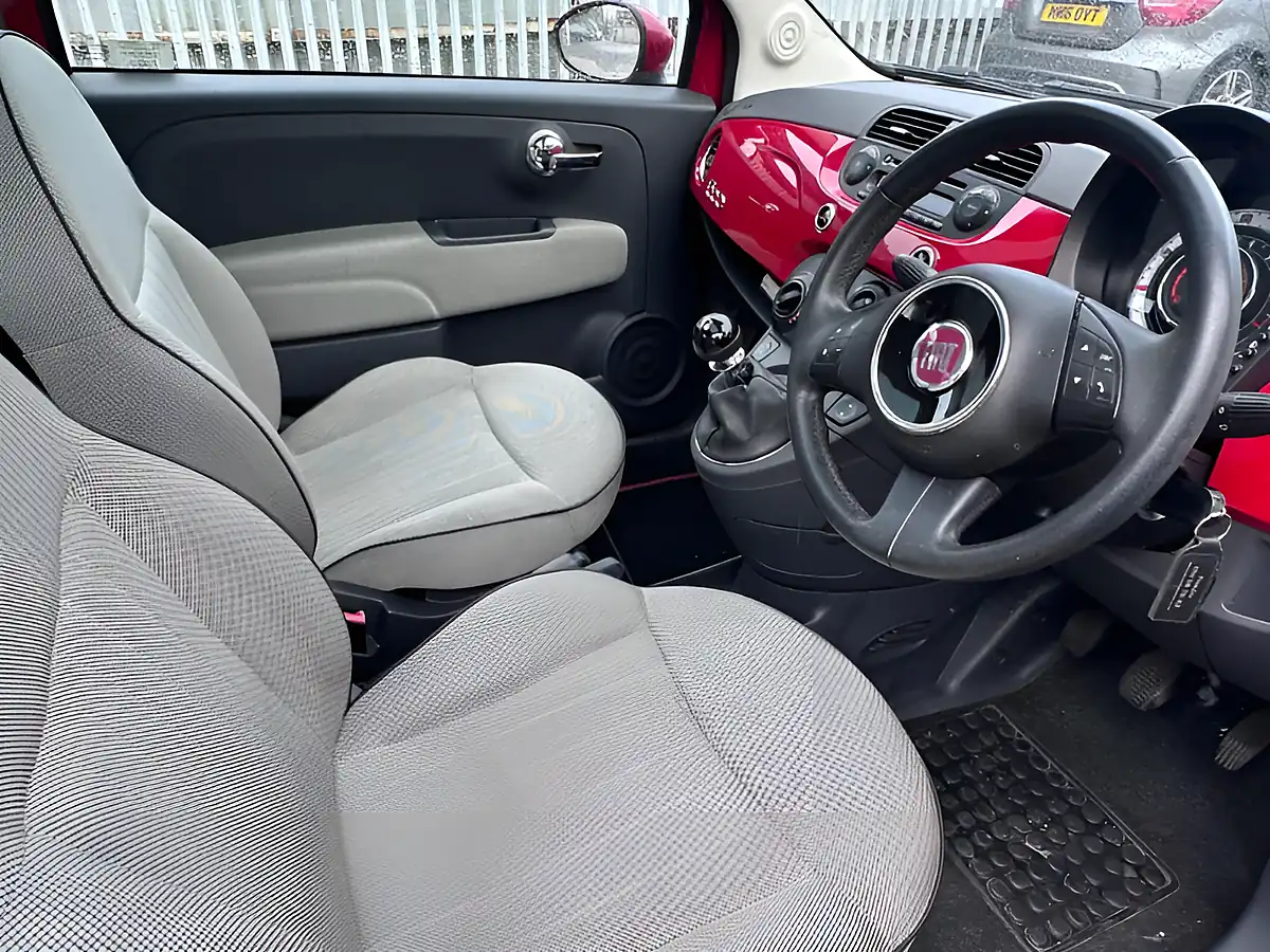 Used 2011 Fiat 500 Lounge Red - Interior and Exterior details 7