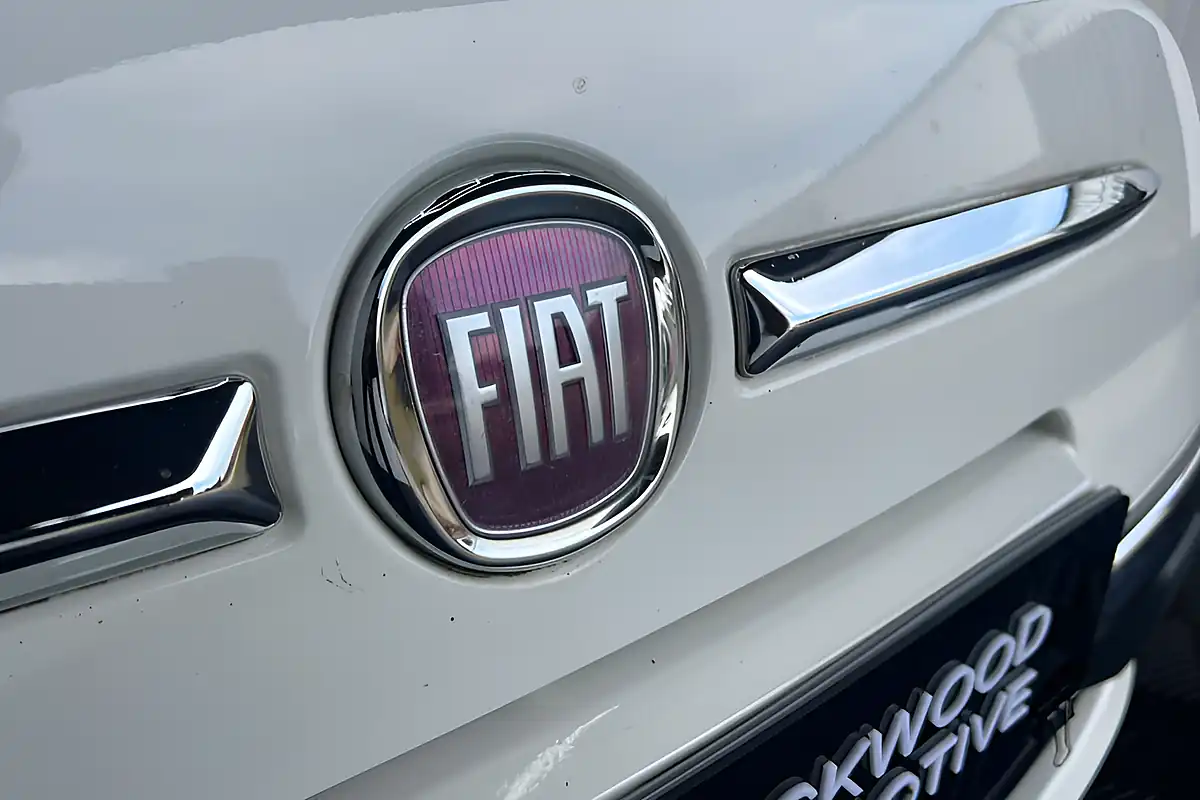 Used 2011 Fiat 500 Lounge White - Interior and Exterior details 10