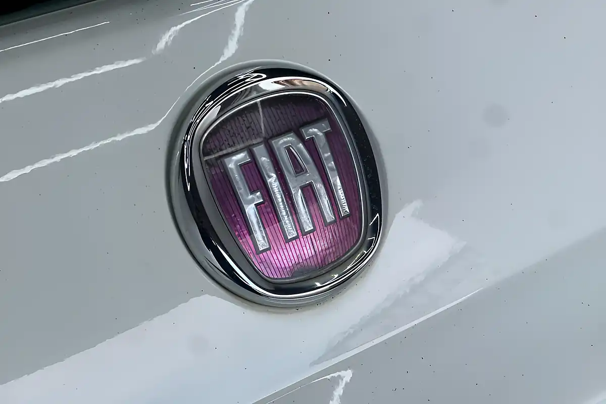 Used 2011 Fiat 500 Lounge White - Interior and Exterior details 11