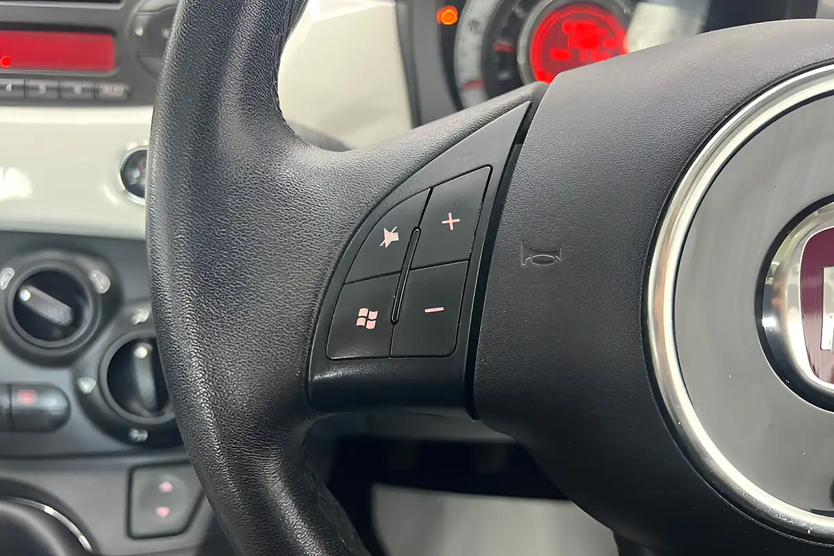 Used 2011 Fiat 500 Lounge White - Interior and Exterior details 17