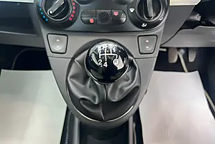Used 2011 Fiat 500 Lounge White - Interior and Exterior details 19