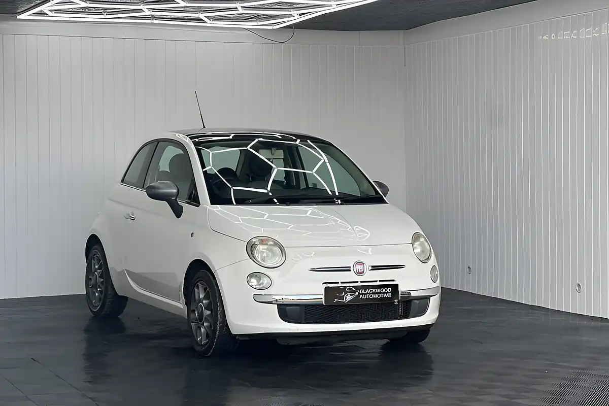 Used 2011 Fiat 500 Lounge White - Interior and Exterior details 3