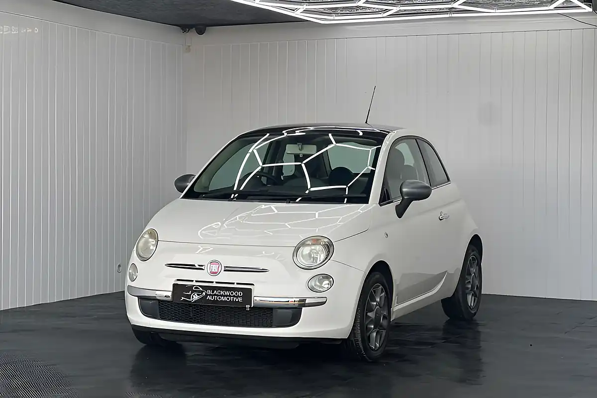 Used 2011 Fiat 500 Lounge White - Interior and Exterior details 5