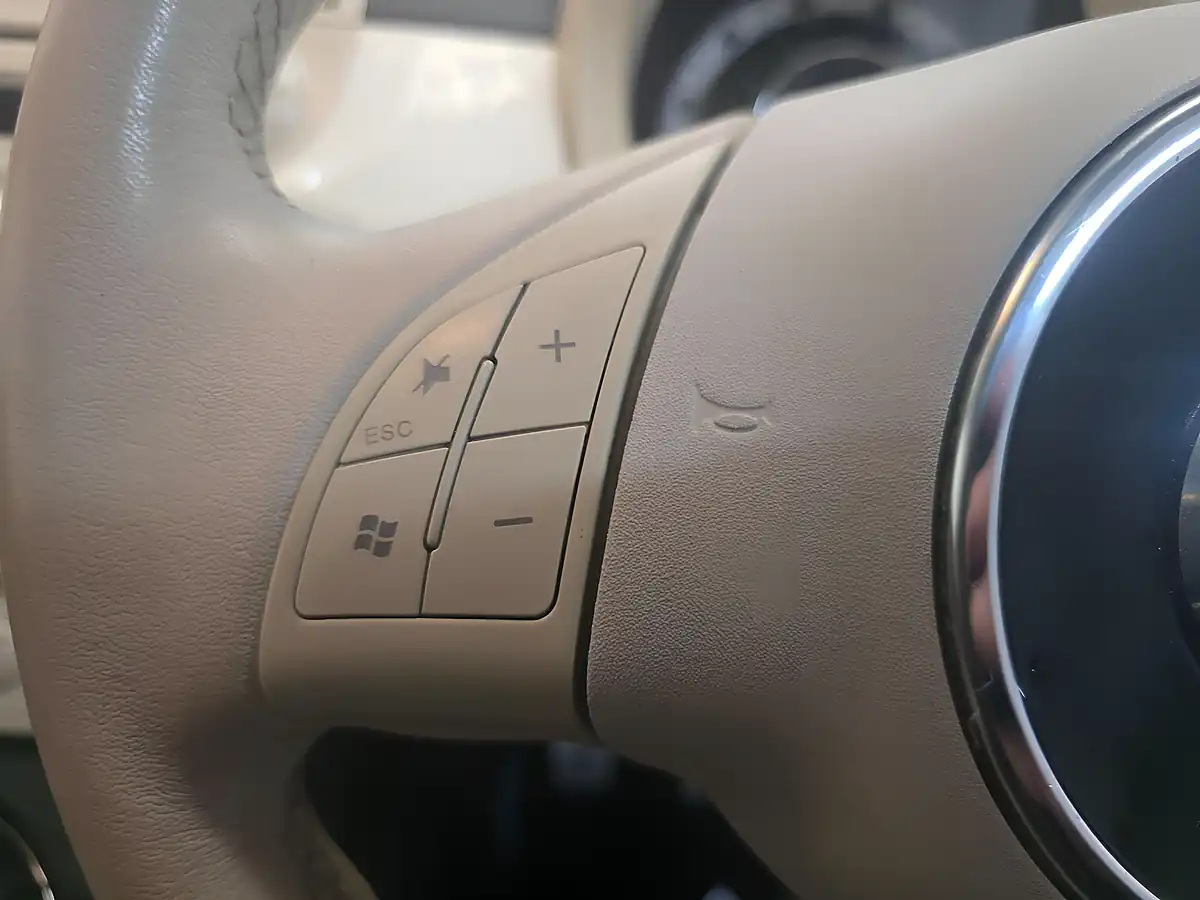 Used 2011 Fiat 500 Lounge White - Interior and Exterior details 15