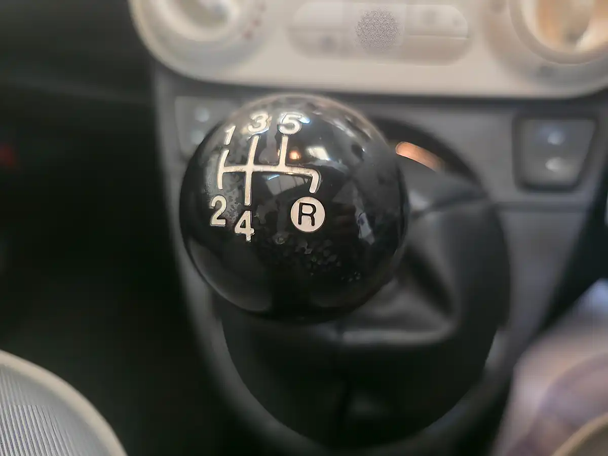 Used 2011 Fiat 500 Lounge White - Interior and Exterior details 17