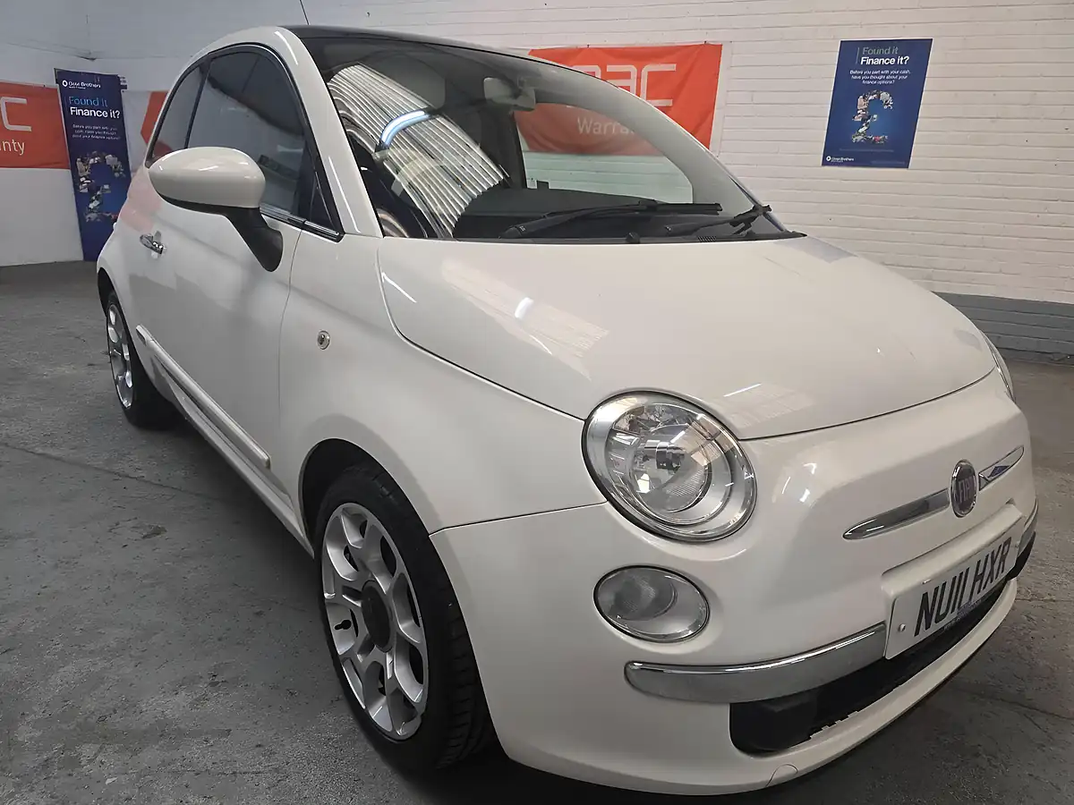 Used 2011 Fiat 500 Lounge White - Interior and Exterior details 2