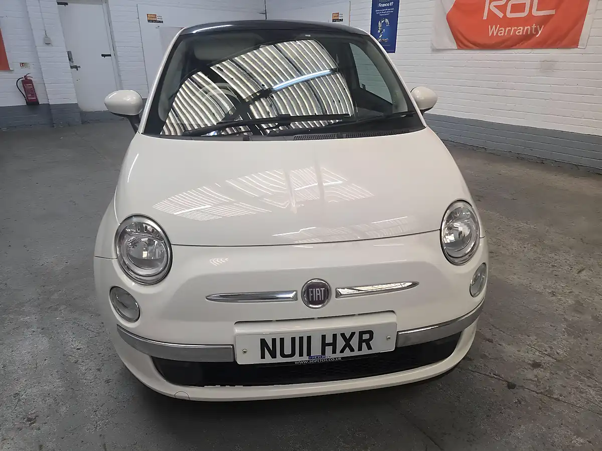 Used 2011 Fiat 500 Lounge White - Interior and Exterior details 3