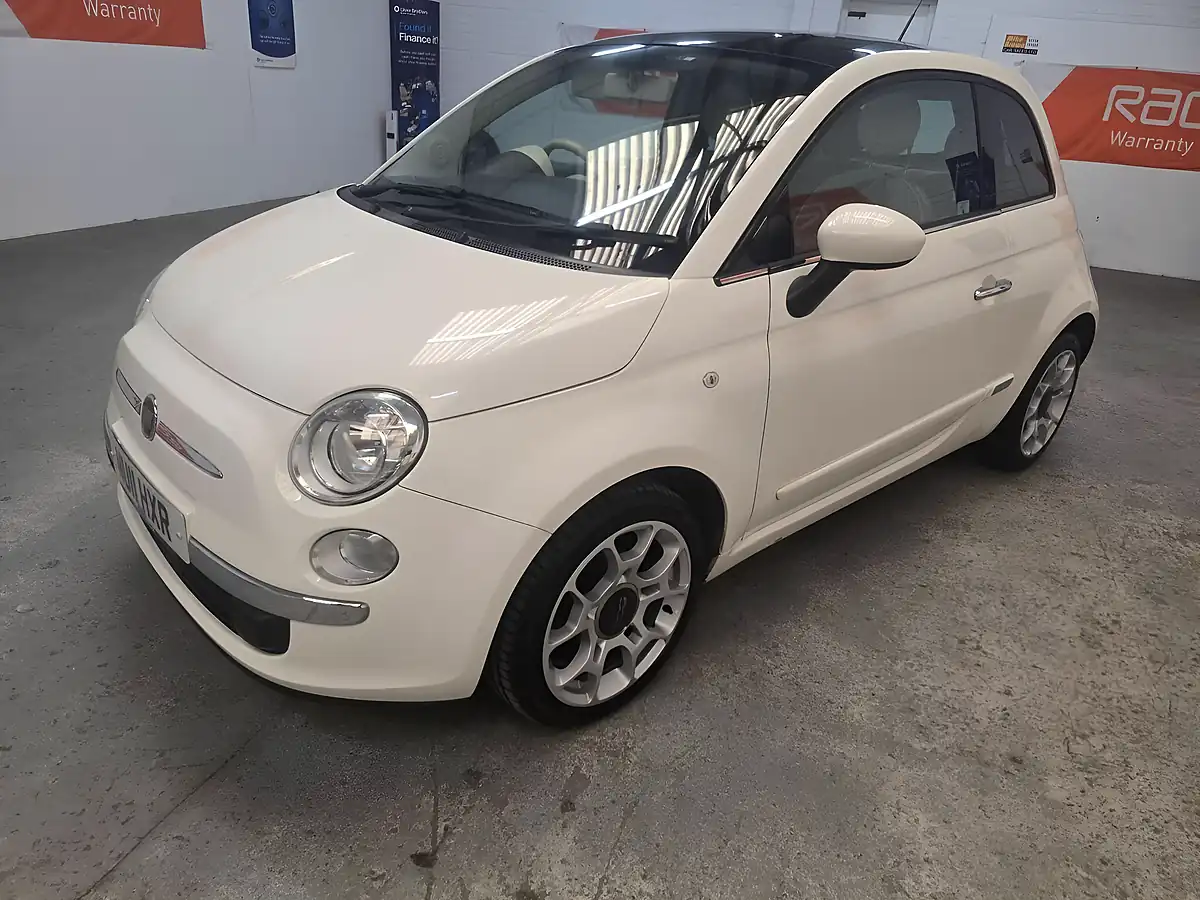 Used 2011 Fiat 500 Lounge White - Interior and Exterior details 4