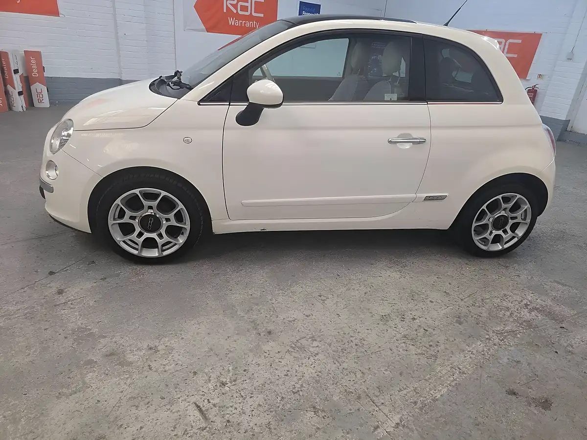 Used 2011 Fiat 500 Lounge White - Interior and Exterior details 5