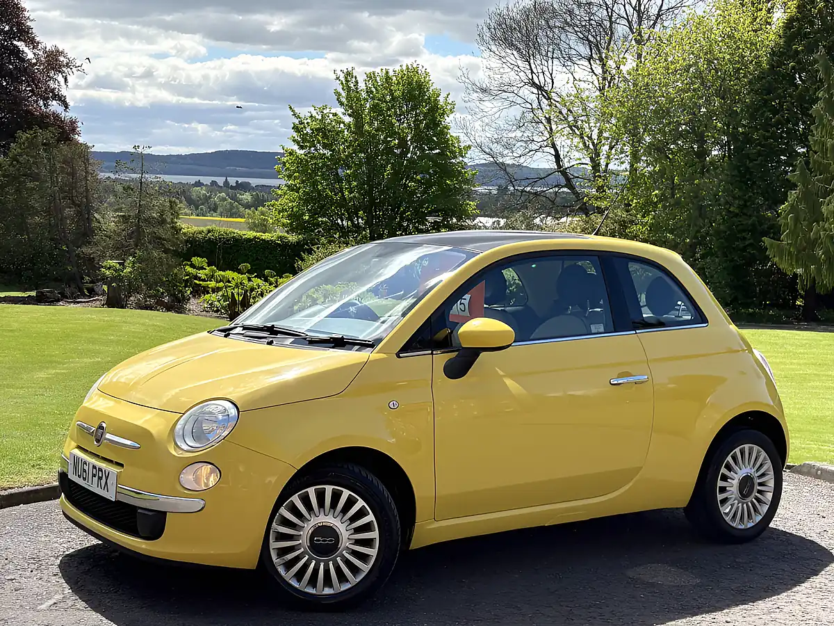 Used 2011 Fiat 500 Lounge Yellow - Front View