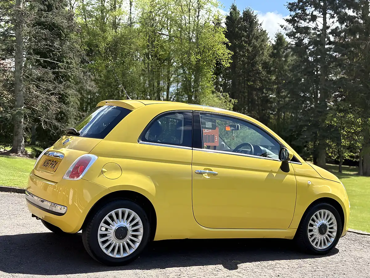 Used 2011 Fiat 500 Lounge Yellow - Interior and Exterior details 10