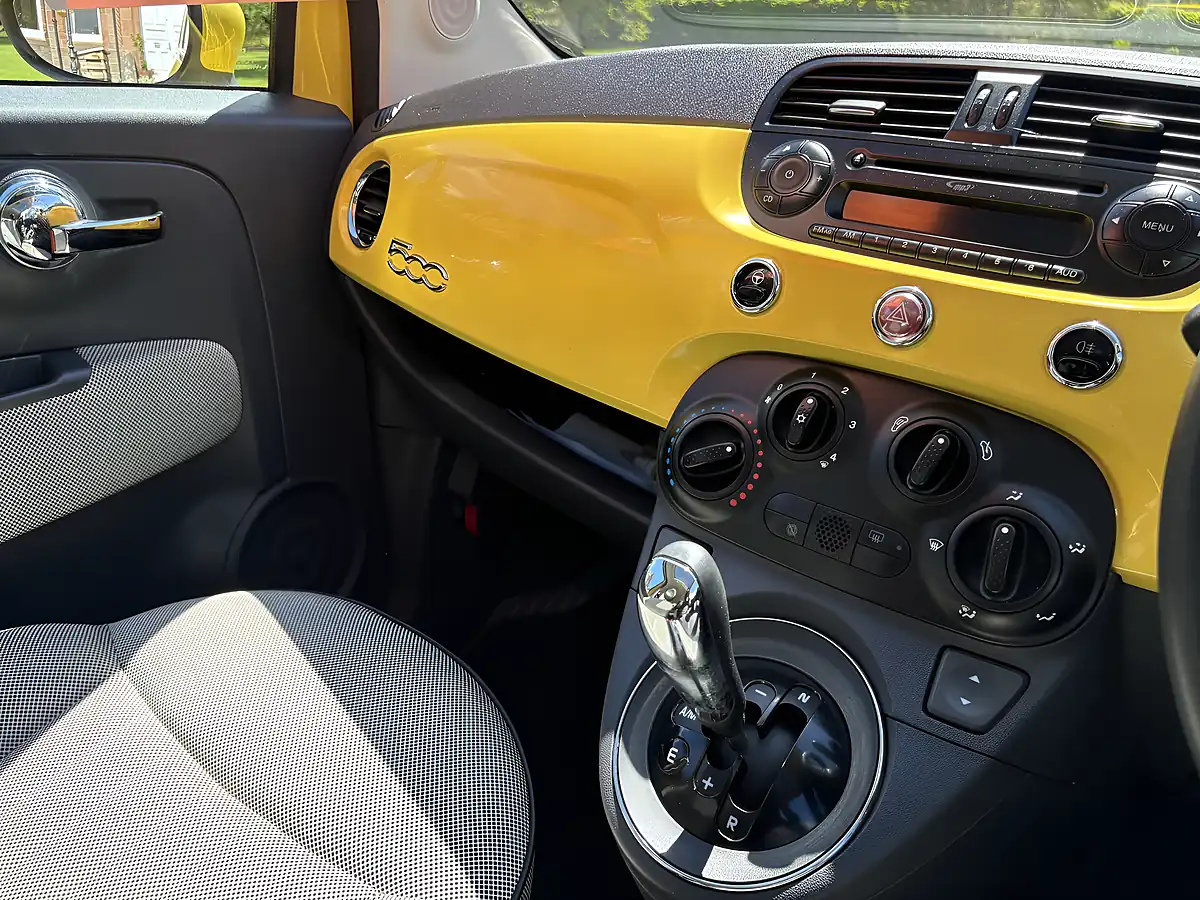 Used 2011 Fiat 500 Lounge Yellow - Interior and Exterior details 11