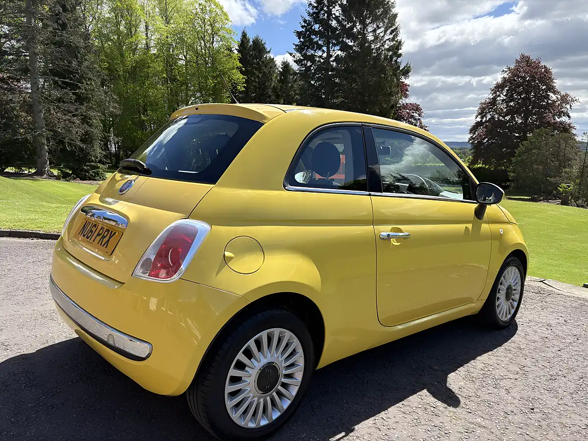 Used 2011 Fiat 500 Lounge Yellow - Interior and Exterior details 12