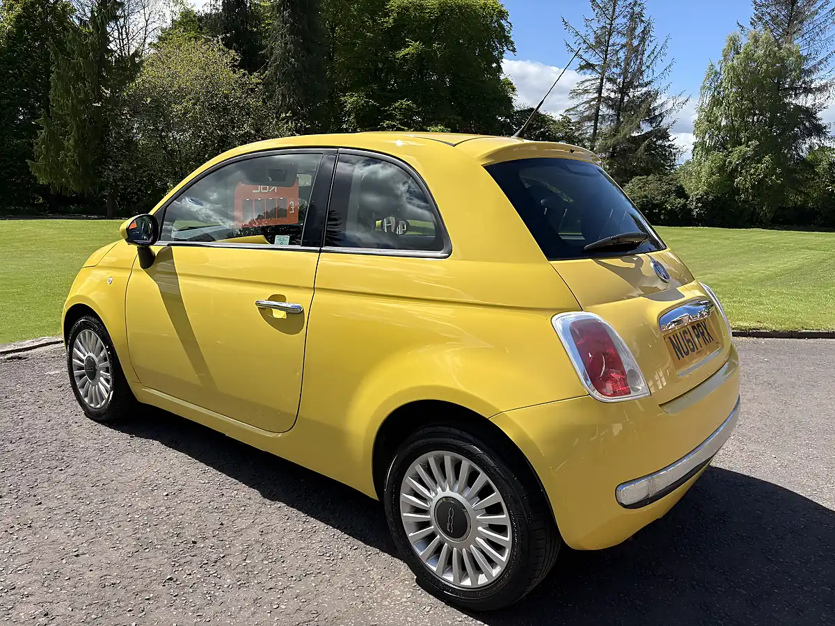 Used 2011 Fiat 500 Lounge Yellow - Interior and Exterior details 14