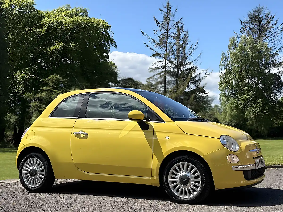 Used 2011 Fiat 500 Lounge Yellow - Interior and Exterior details 3