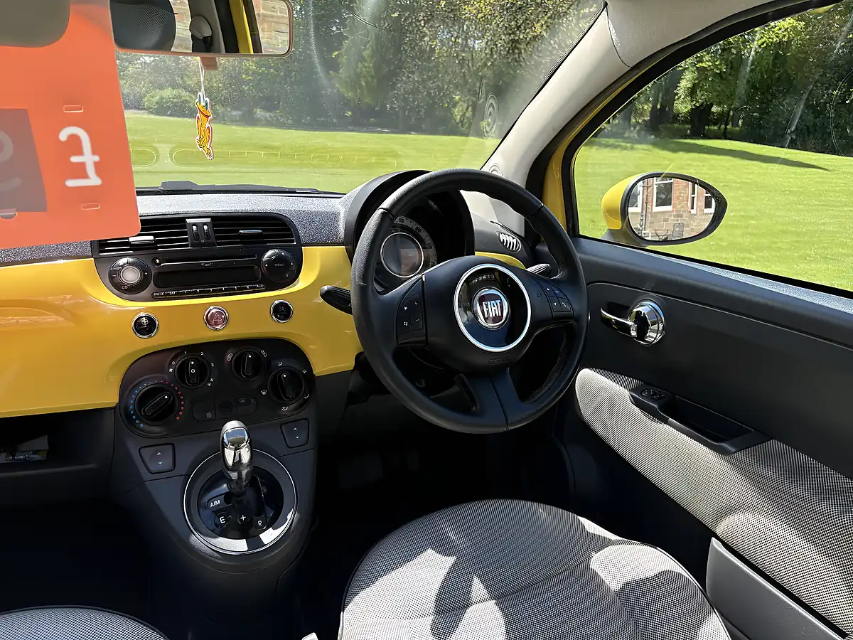 Used 2011 Fiat 500 Lounge Yellow - Interior and Exterior details 5