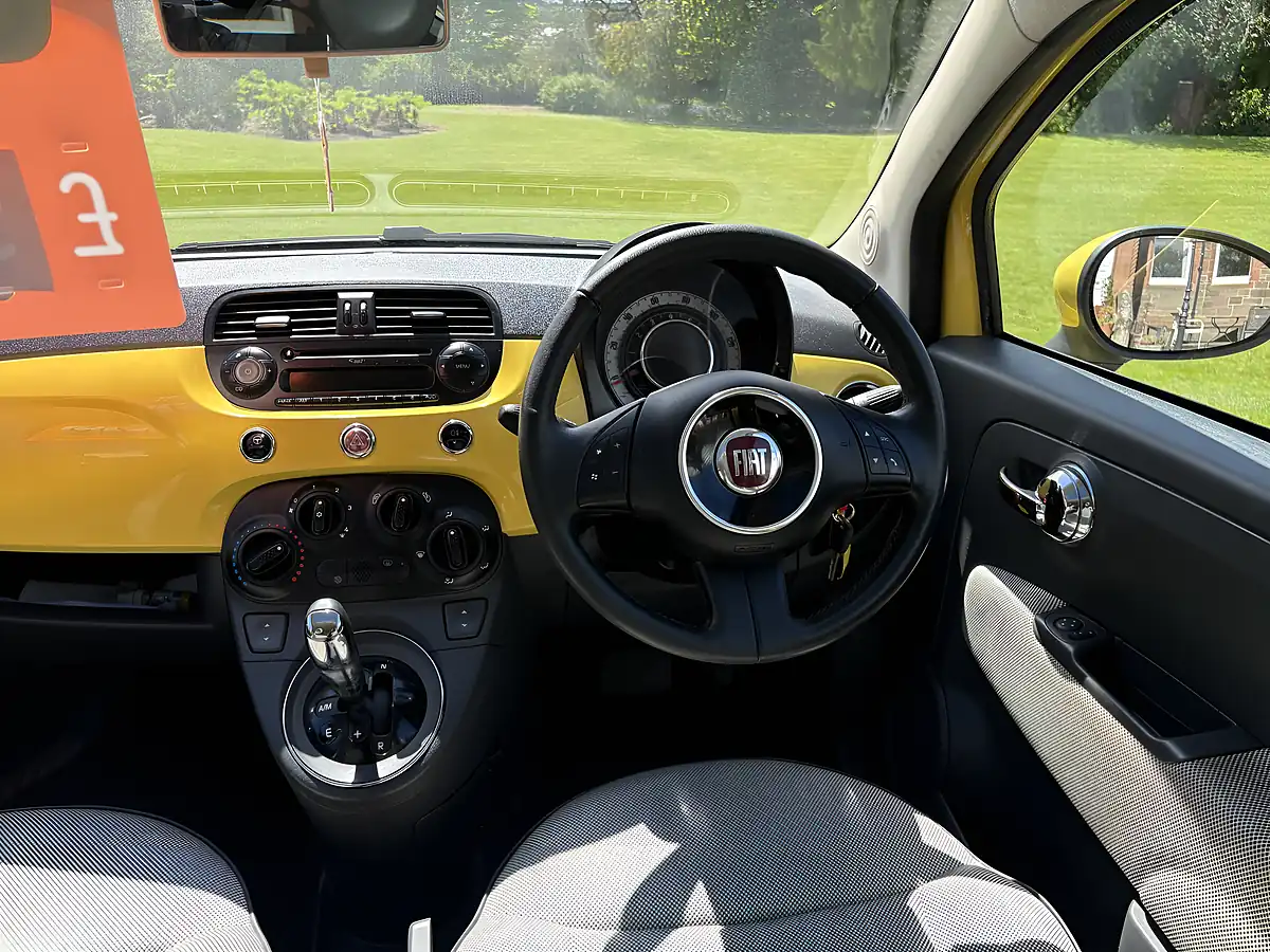 Used 2011 Fiat 500 Lounge Yellow - Interior and Exterior details 6