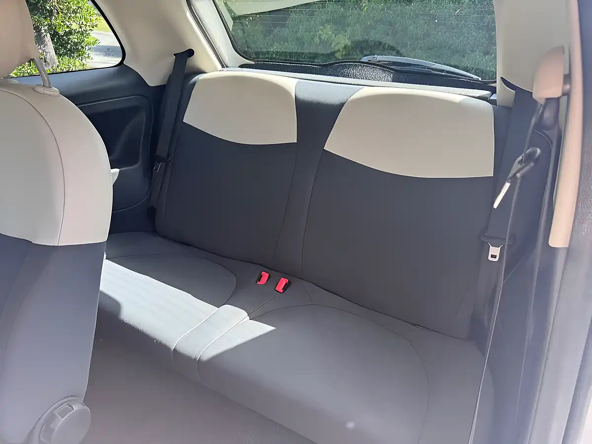 Used 2011 Fiat 500 Pop White - Interior and Exterior details 12