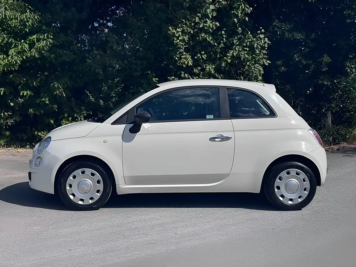 Used 2011 Fiat 500 Pop White - Interior and Exterior details 4