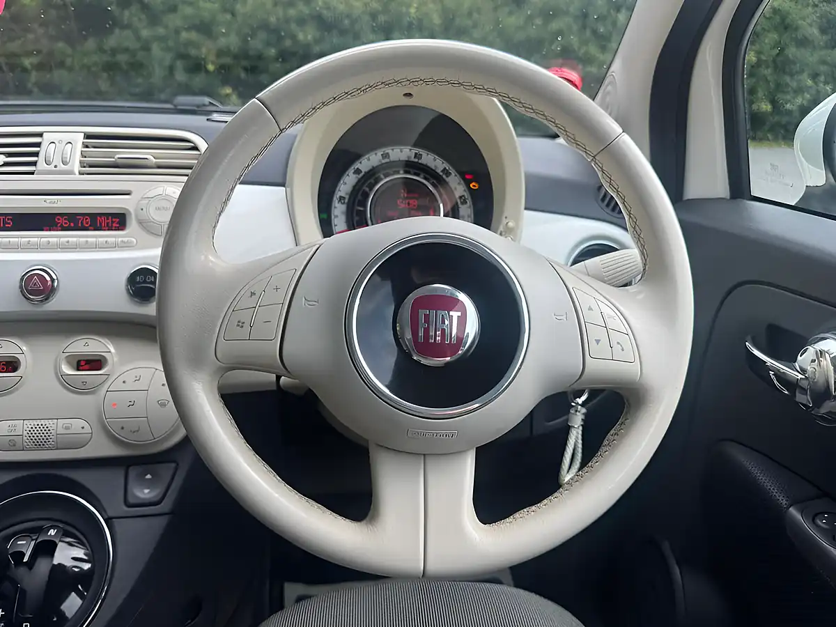 Used 2011 Fiat 500c Lounge White - Interior and Exterior details 16
