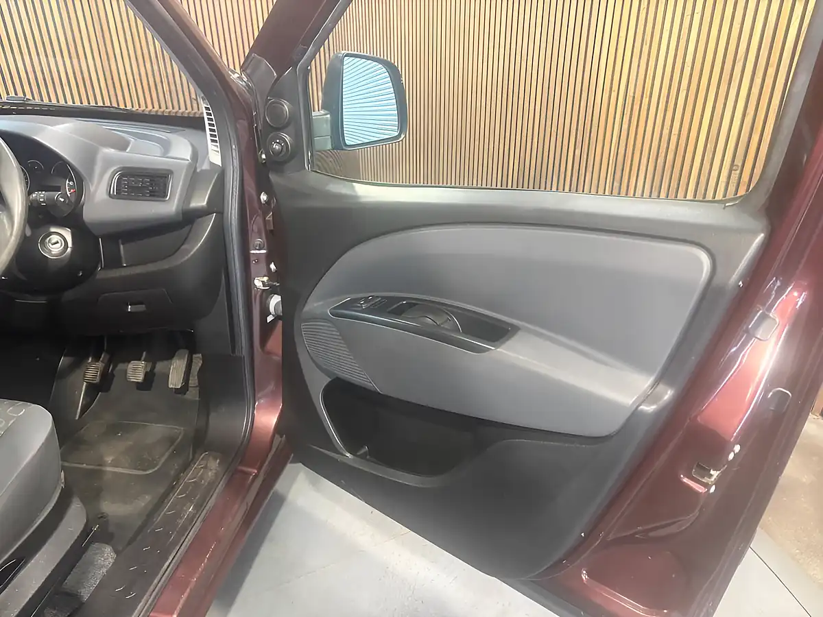Used 2011 Fiat Doblo Mylife Red - Interior and Exterior details 16