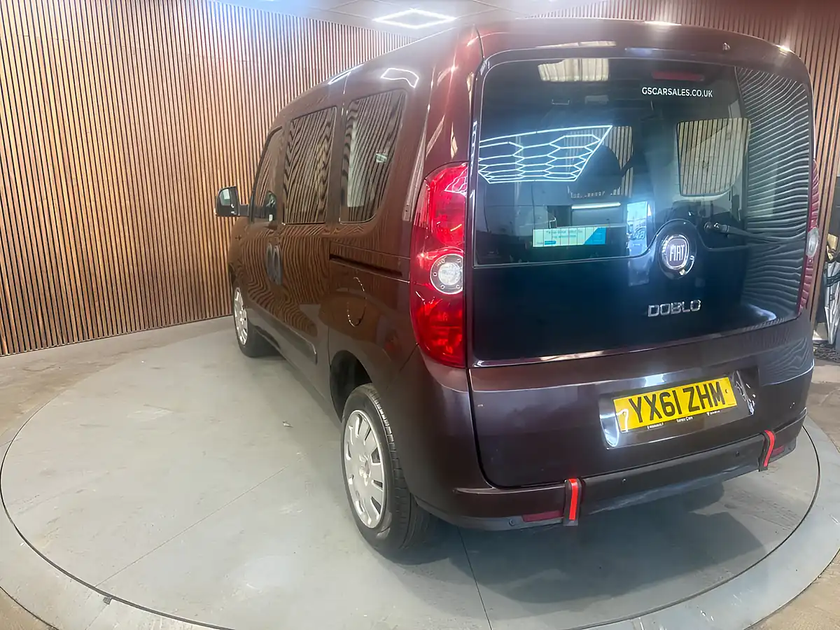 Used 2011 Fiat Doblo Mylife Red - Interior and Exterior details 7