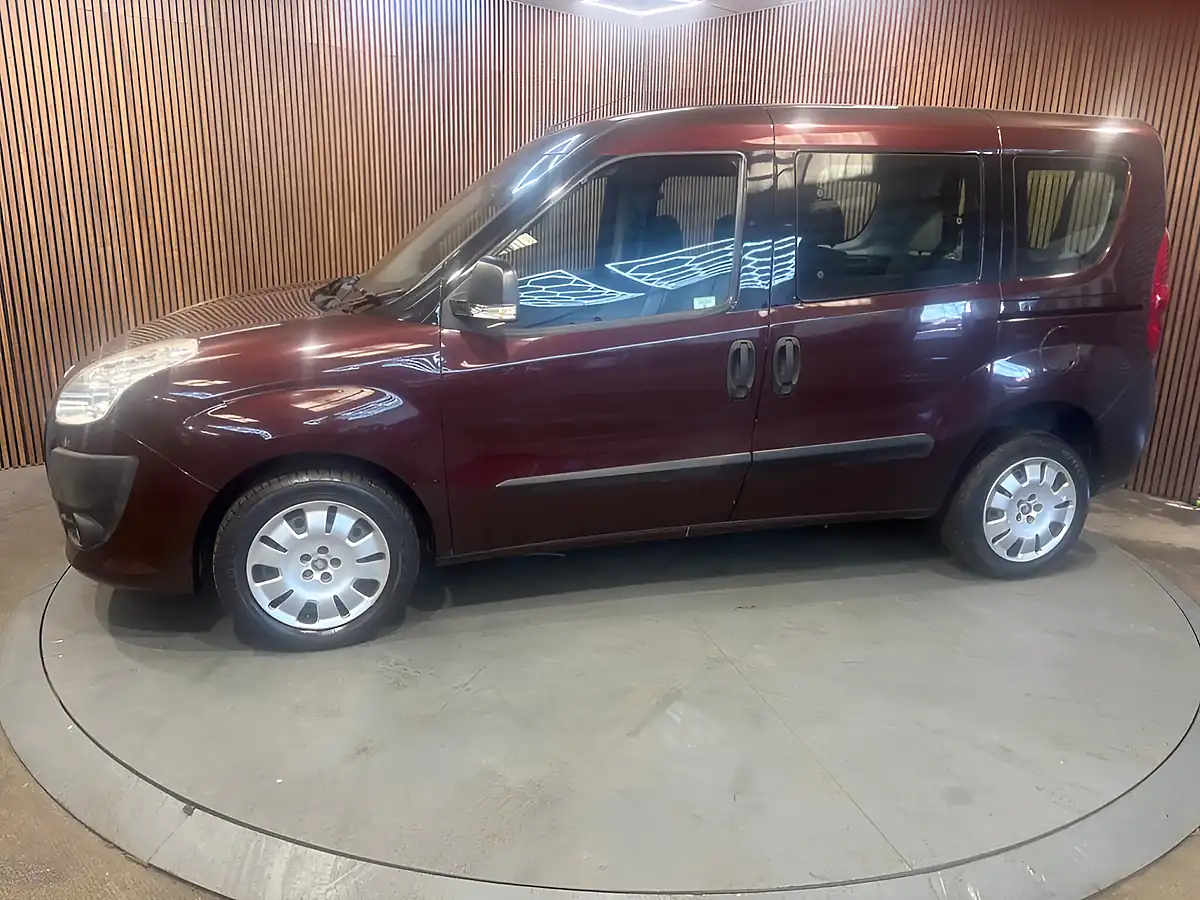 Used 2011 Fiat Doblo Mylife Red - Interior and Exterior details 8