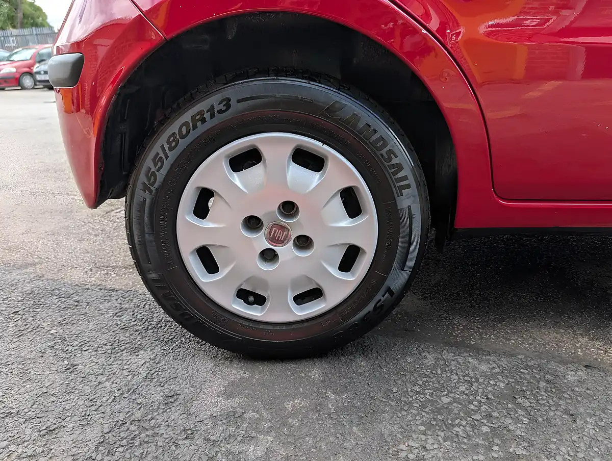 Used 2011 Fiat Panda Active Red - Interior and Exterior details 15