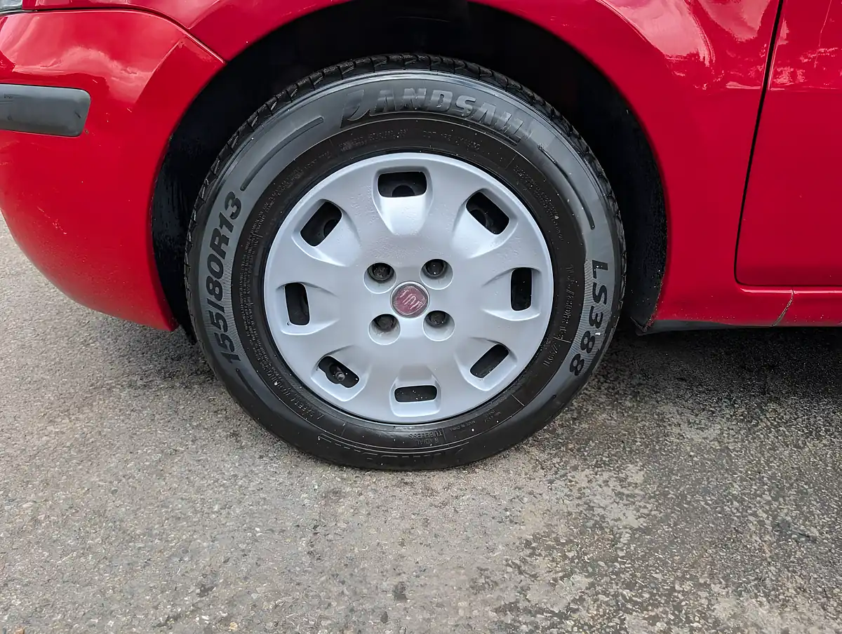 Used 2011 Fiat Panda Active Red - Interior and Exterior details 17
