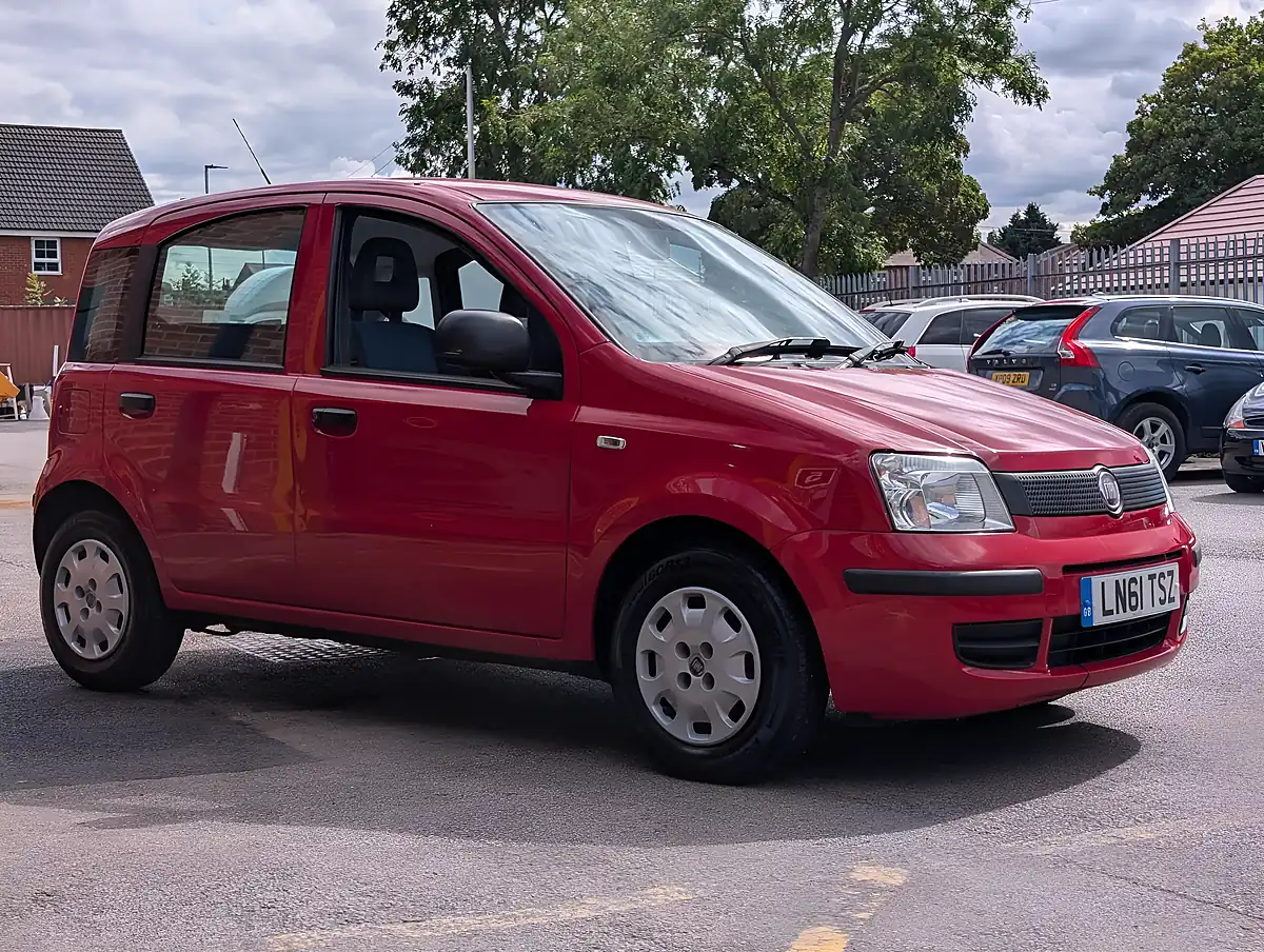 Used 2011 Fiat Panda Active Red - Interior and Exterior details 6
