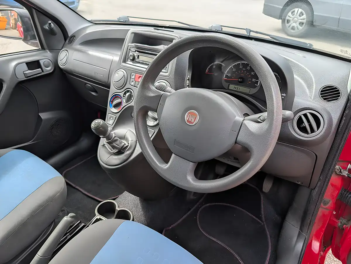 Used 2011 Fiat Panda Active Red - Interior and Exterior details 8
