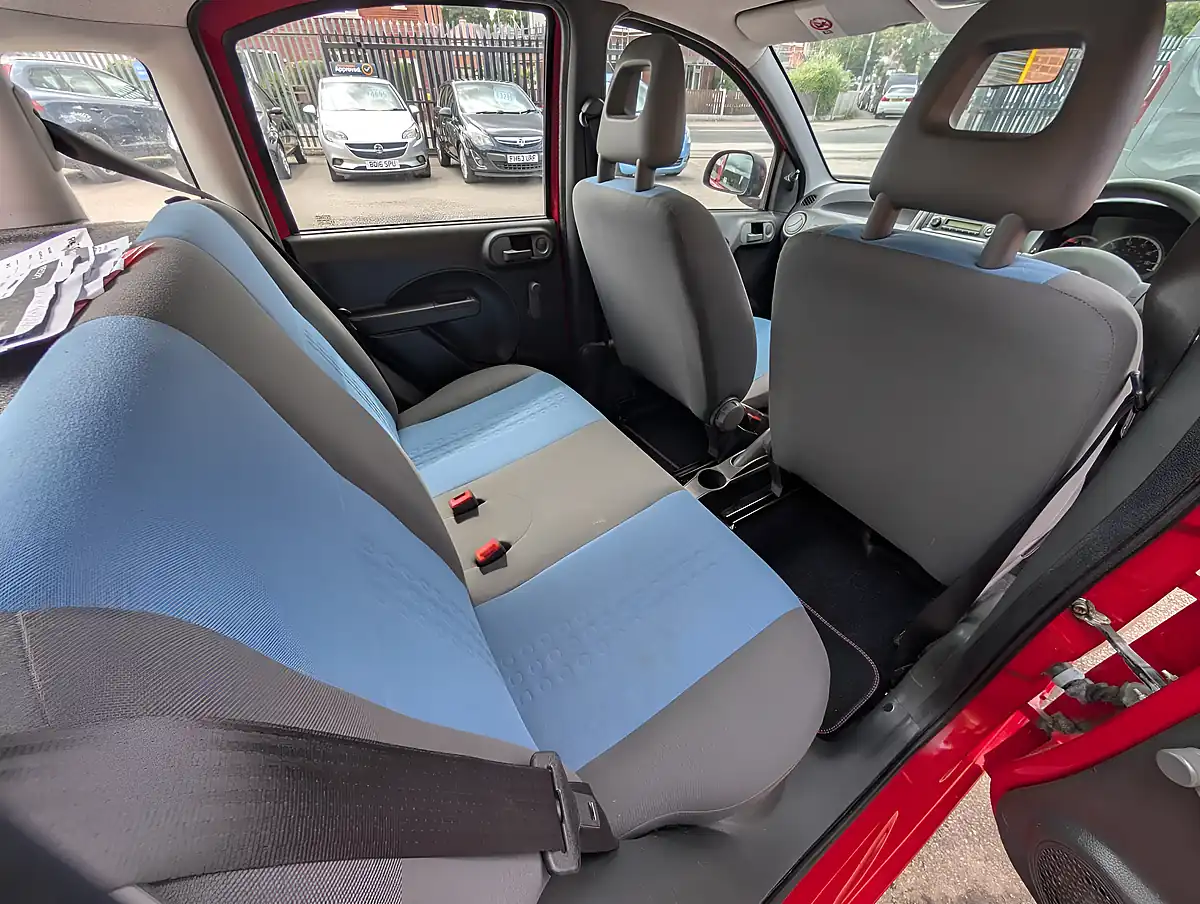 Used 2011 Fiat Panda Active Red - Interior and Exterior details 9