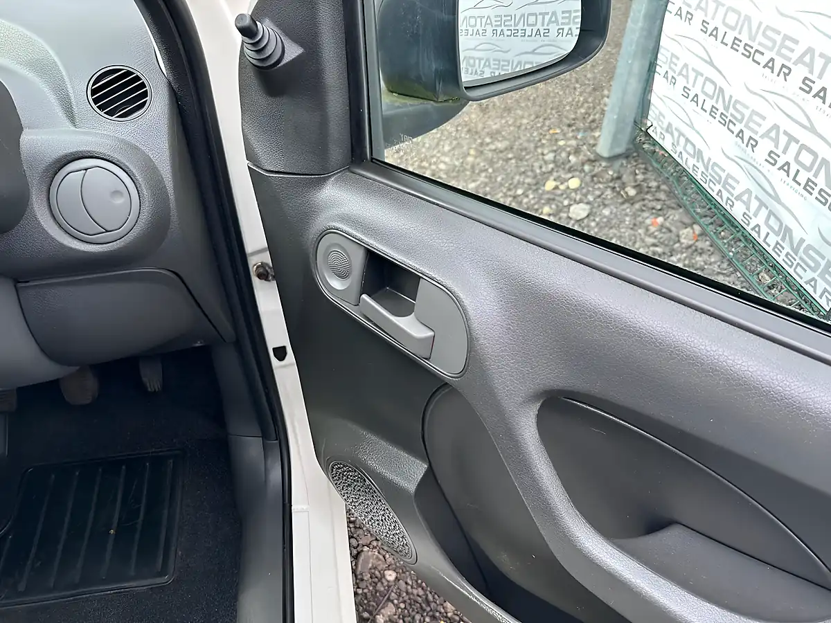 Used 2011 Fiat Panda Active White - Interior and Exterior details 11
