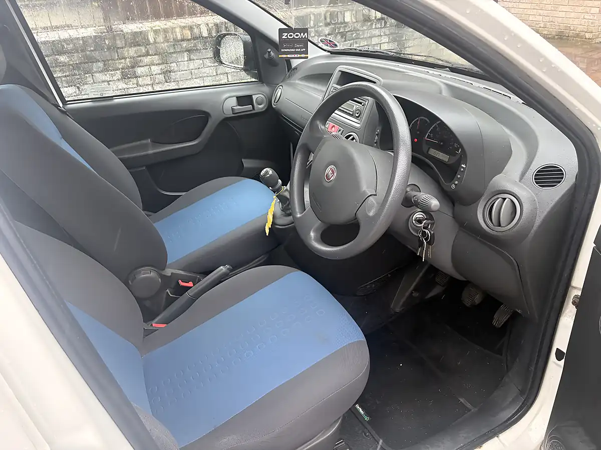 Used 2011 Fiat Panda Active White - Interior and Exterior details 14