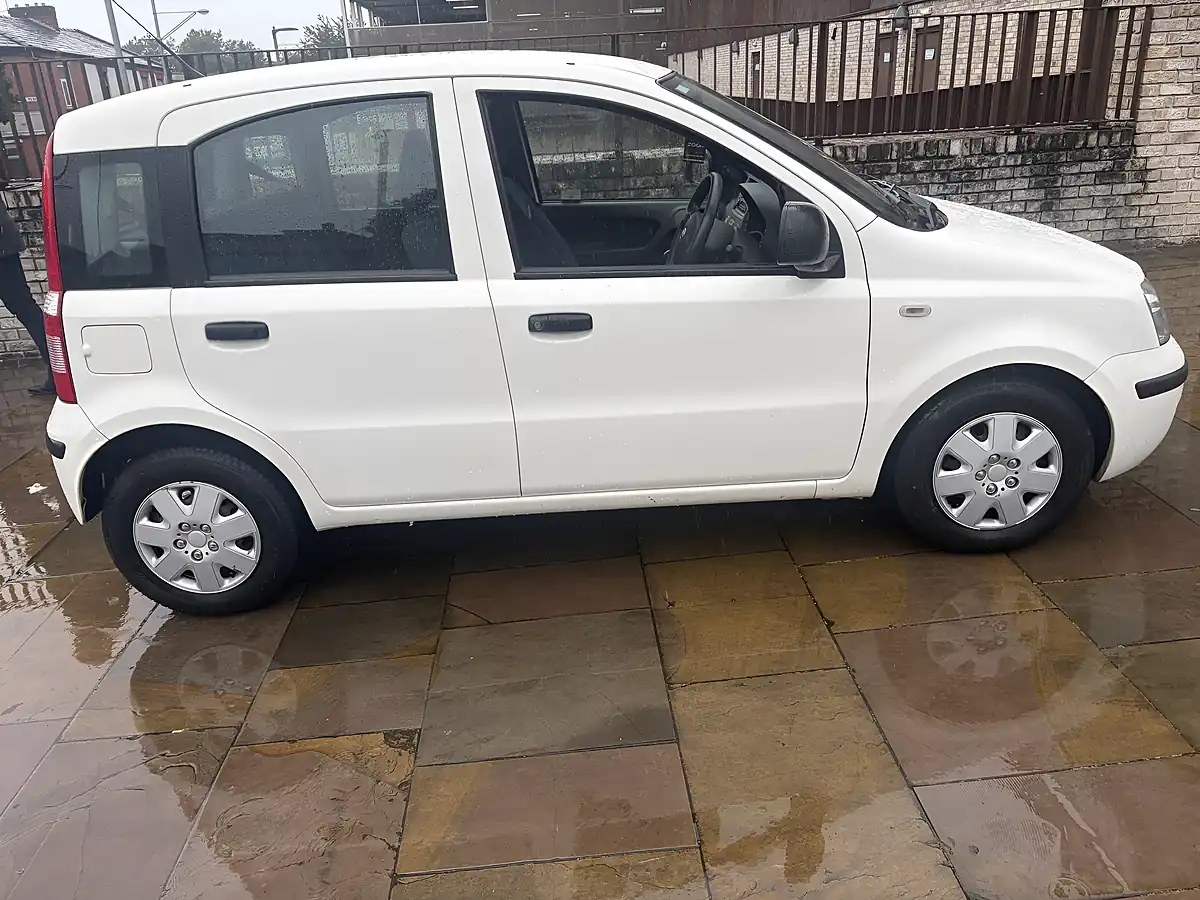 Used 2011 Fiat Panda Active White - Interior and Exterior details 4