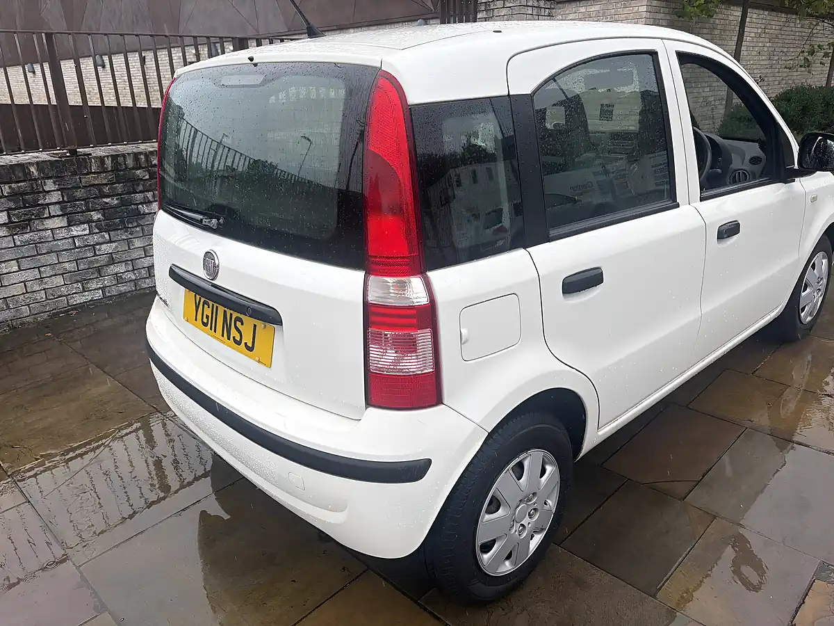 Used 2011 Fiat Panda Active White - Interior and Exterior details 7