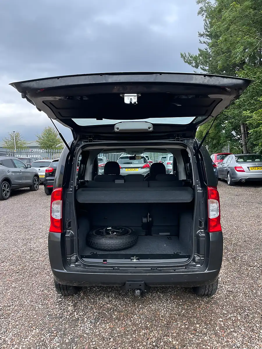 Used 2011 Fiat Qubo Dynamic Black - Interior and Exterior details 10