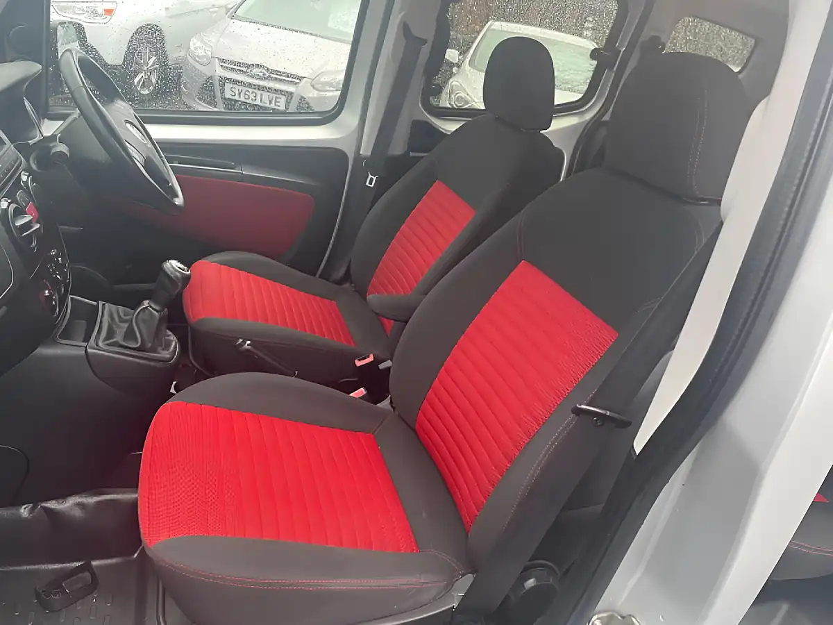 Used 2011 Fiat Qubo Trekking Silver - Interior and Exterior details 16