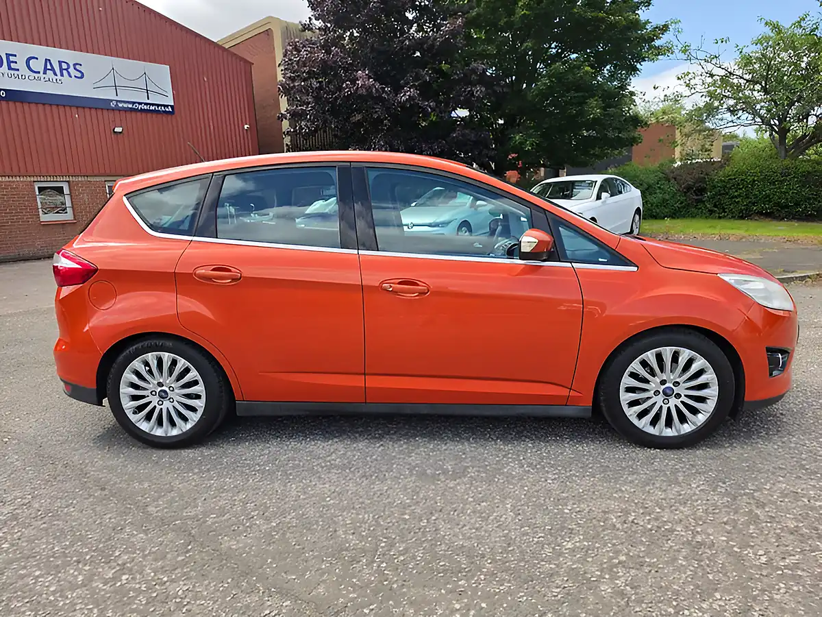 Used 2011 Ford C-Max Titanium Red - Interior and Exterior details 4