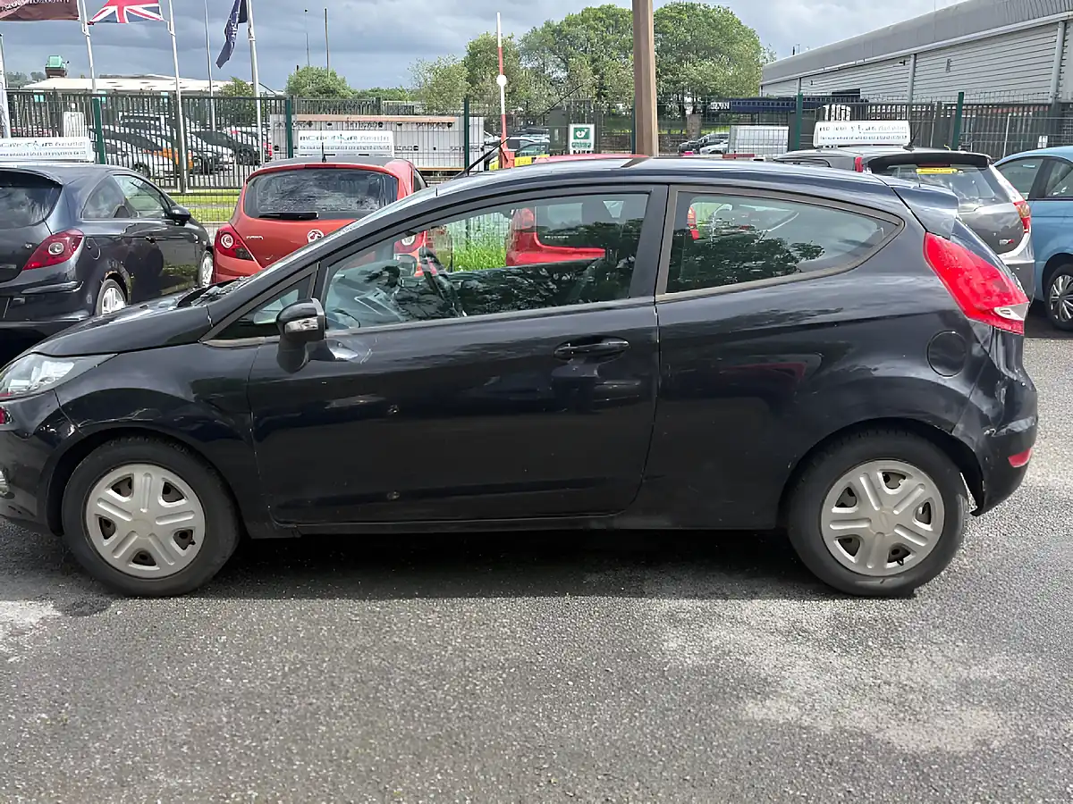 Used 2011 Ford Fiesta Edge Black - Interior and Exterior details 4