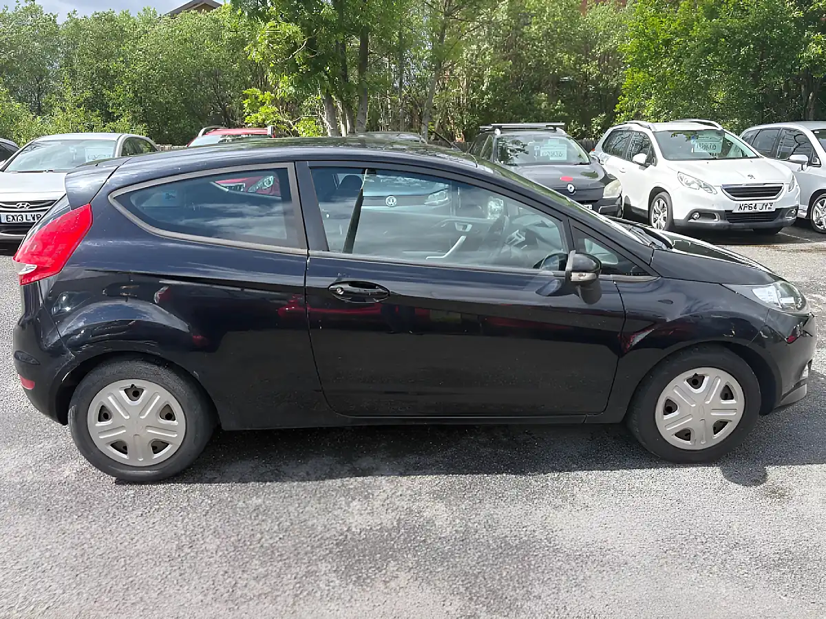 Used 2011 Ford Fiesta Edge Black - Interior and Exterior details 8